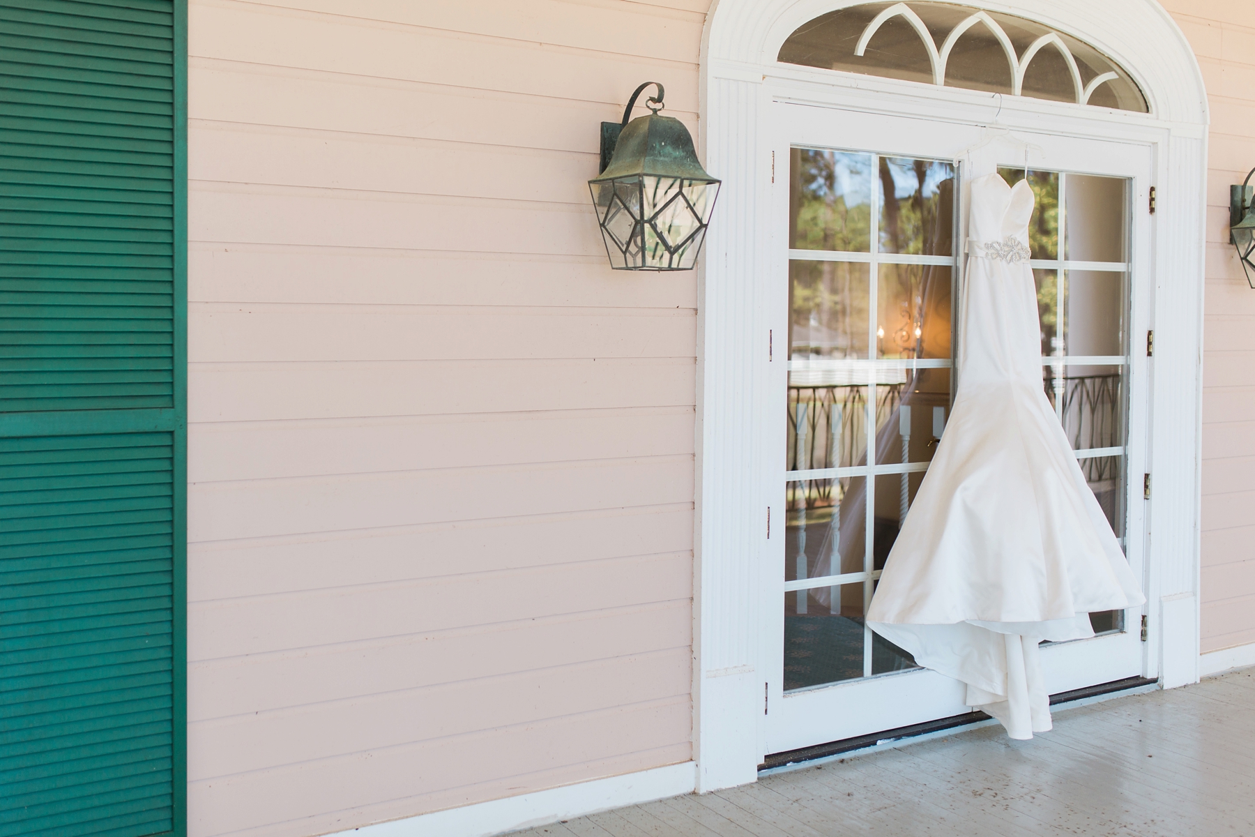 Antebellum House at Oak Island Wedding by Elle Danielle Photography01